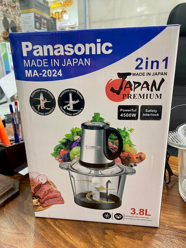 خردکن غذاساز پاناسونیک- 6 تیغه طلایی و 4 تیغه زاپاس همراه با همزن و کاردک- قدرت 4500W وات- مدل MA 2024